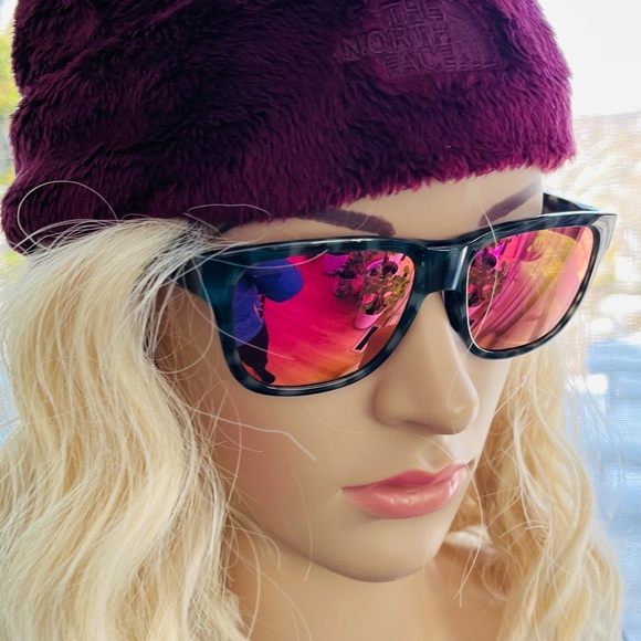 The North Face Osito Fleece Beanie Burgundy - Picture 4 of 4